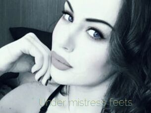 Under_mistress_feets